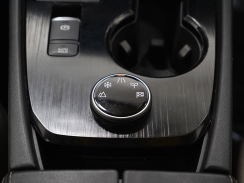 Used 2023 Nissan Rogue SV w/ SV Premium Package image 17