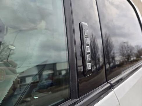 Used 2023 Ford F150 Lightning Platinum image 49