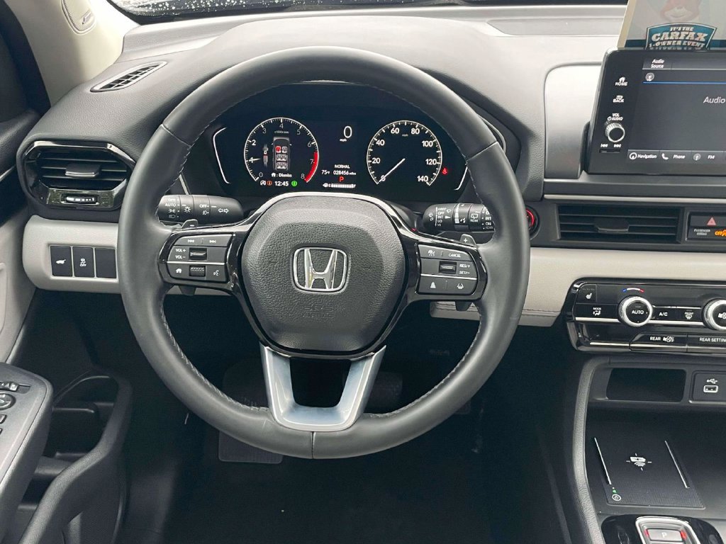 Used 2023 Honda Pilot Touring image 15