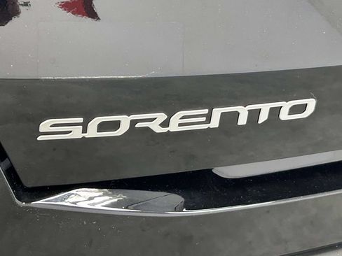 Used 2025 Kia Sorento LX FWD image 10
