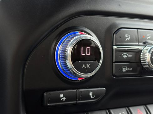 Used 2022 GMC Sierra 2500 SLT AWD/4WD image 44