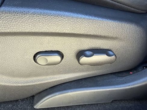 Used 2022 Chevrolet Trax LT w/ LT Convenience Package image 24