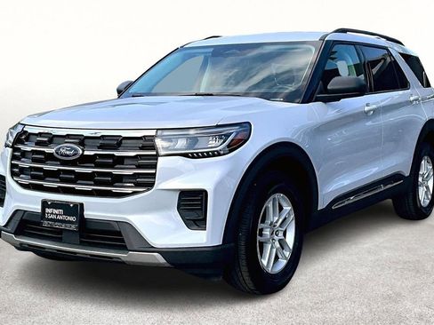 Used 2025 Ford Explorer Active AWD/4WD image 16