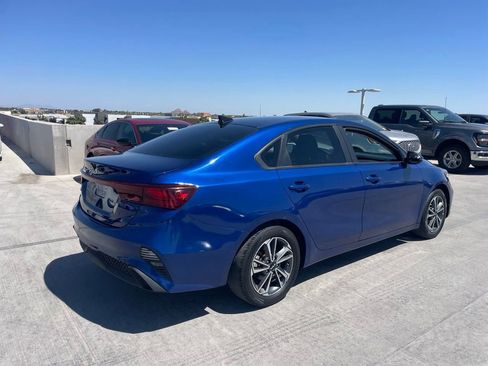 Used 2023 Kia Forte LXS w/ LXS Technology Package FWD image 2