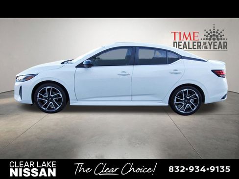 Used 2024 Nissan Sentra SR w/ SR Premium Package FWD image 4
