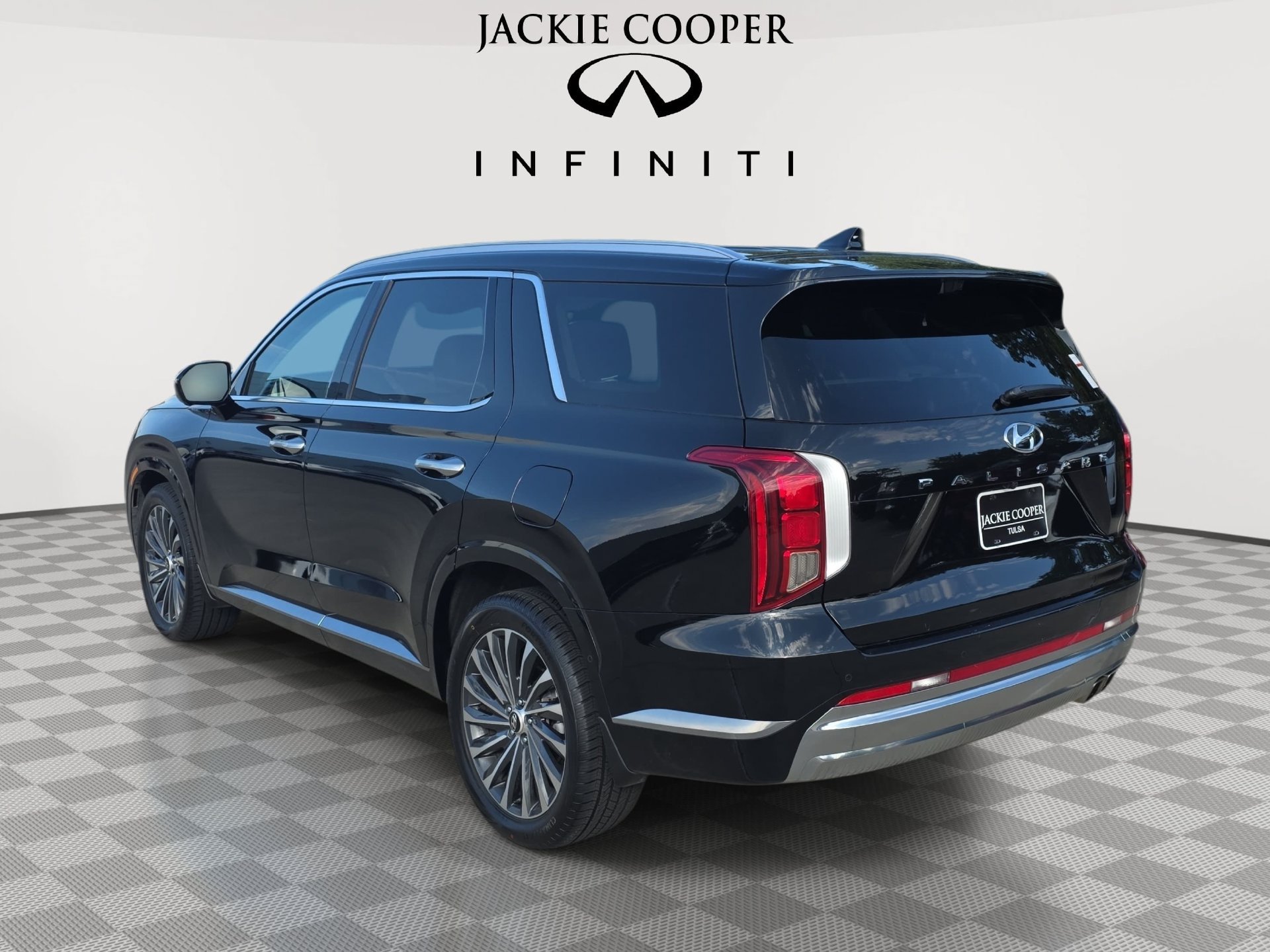 Used 2023 Hyundai Palisade Calligraphy w/ Winter Package FWD image 7