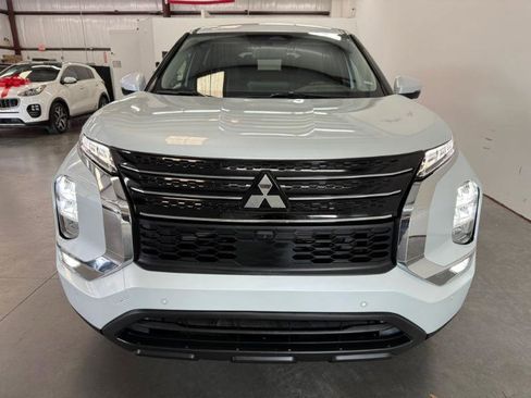 Used 2024 Mitsubishi Outlander SE FWD image 5