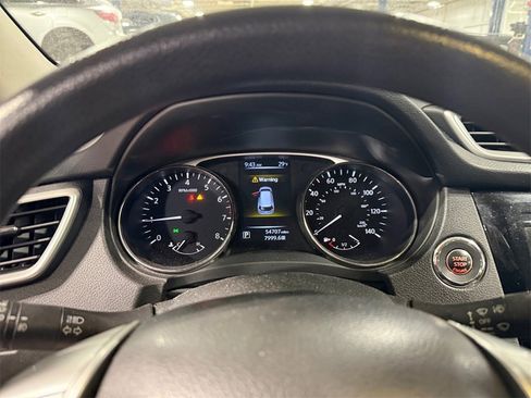 Used 2015 Nissan Rogue SV w/ SV Moonroof Package image 16