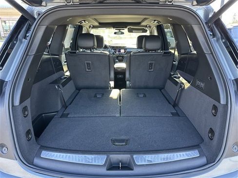 Used 2025 Cadillac XT6 Premium Luxury image 5