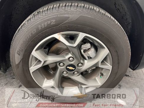 Used 2025 Chevrolet Trax LT FWD image 19