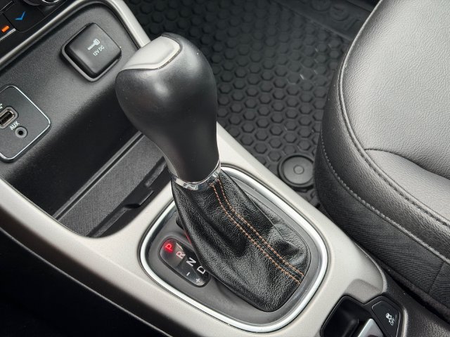 Used 2018 Jeep Compass Latitude w/ Popular Equipment Group FWD image 24
