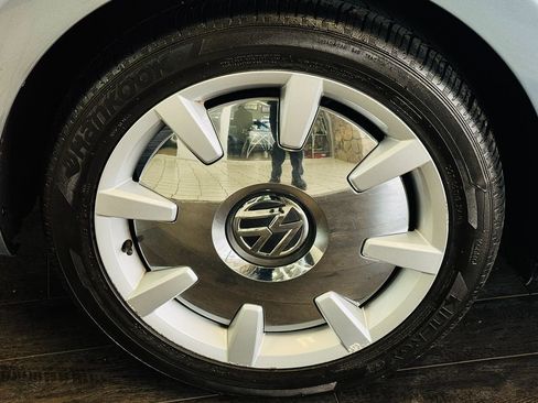 Used 2019 Volkswagen Beetle S image 23