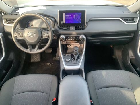 Used 2025 Toyota RAV4 XLE AWD/4WD image 16