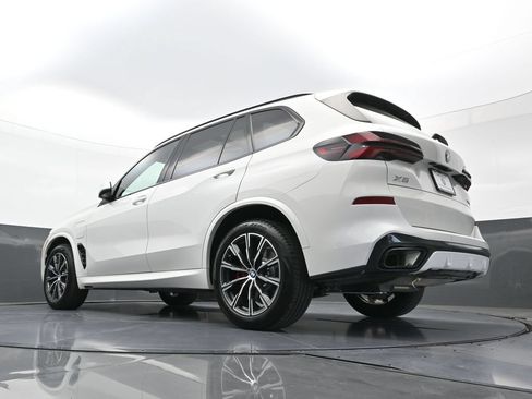 Used 2026 BMW X5 xDrive50e w/ M Sport Package AWD/4WD image 27