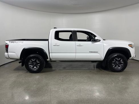 Certified 2021 Toyota Tacoma TRD Off-Road w/ Technology Package AWD/4WD image 2