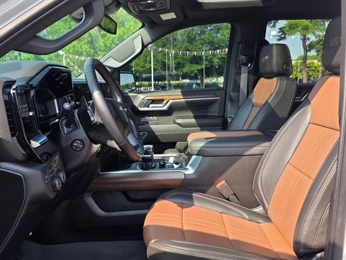 Used 2023 Chevrolet Silverado 1500 High Country w/ High Country Premium Package AWD/4WD image 21