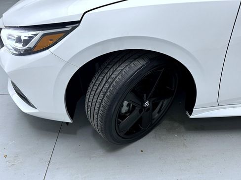 Used 2022 Nissan Sentra SR w/ SR Premium Package image 23