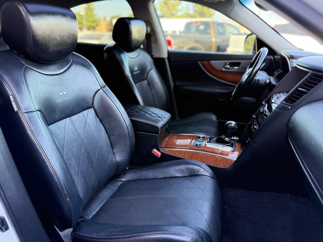 Used 2014 INFINITI QX70 AWD w/ Premium Package image 17
