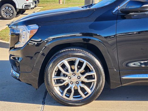 Used 2024 GMC Terrain Denali w/ Denali Premium Package image 9