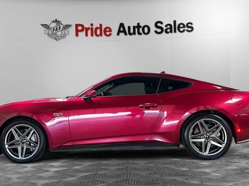 Used 2025 Ford Mustang GT Premium RWD image 4