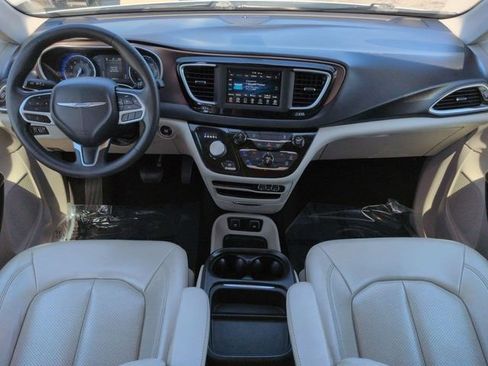 Used 2021 Chrysler Voyager Lxi FWD image 14