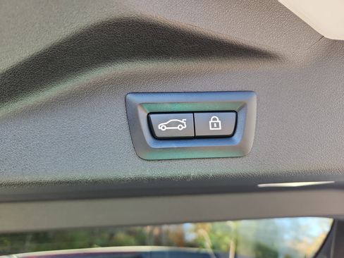 Used 2020 BMW X5 M50i w/ Executive Package image 14