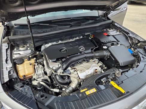 Used 2020 Mercedes-Benz GLB 250 4MATIC image 65