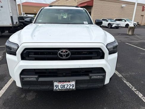 Used 2025 Toyota 4Runner SR5 AWD/4WD image 25