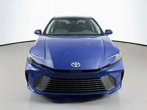 Used 2025 Toyota Camry XLE FWD image 2