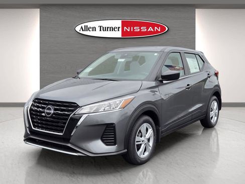 New 2025 Nissan Kicks Play S image 3