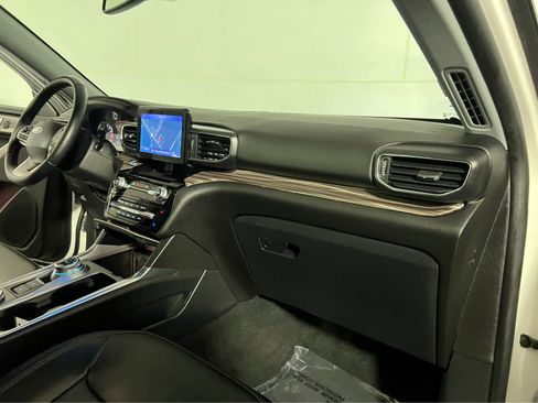 Used 2021 Ford Explorer Limited w/ Equipment Group 301A image 32