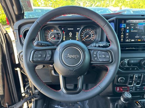 Used 2024 Jeep Wrangler Unlimited Rubicon AWD/4WD image 27