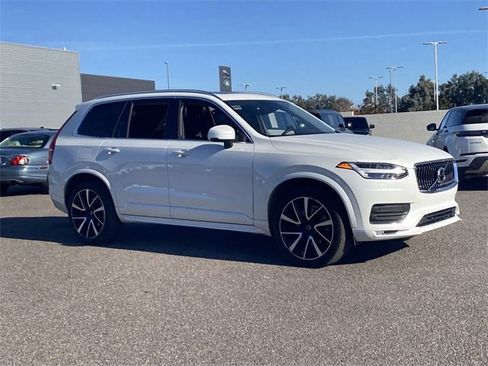 Used 2020 Volvo XC90 T6 Momentum image 4
