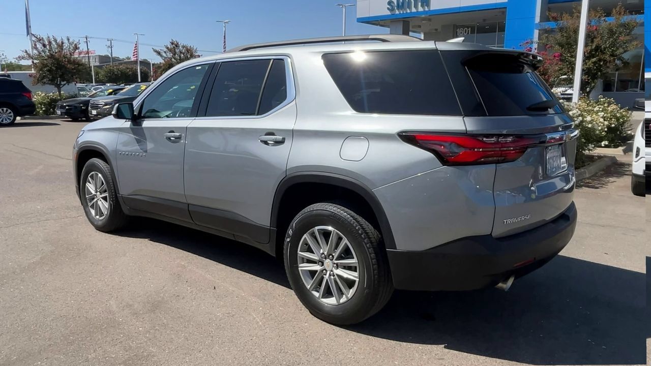 Used 2023 Chevrolet Traverse LT w/ LPO, Cargo Package FWD image 5