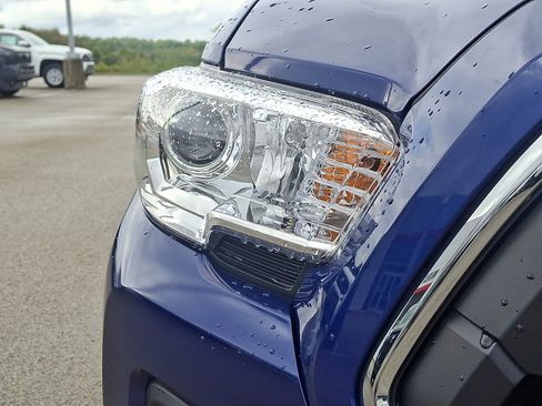 Certified 2023 Toyota Tacoma SR5 image 9