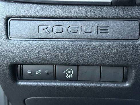 Used 2023 Nissan Rogue S image 24