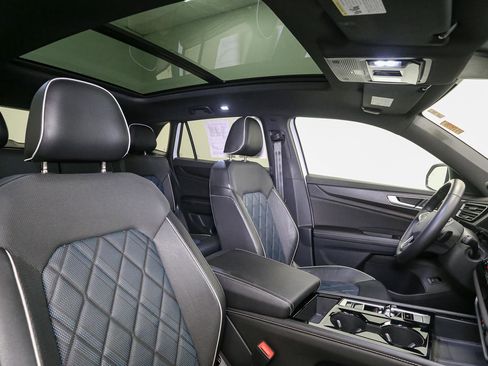 Used 2024 Volkswagen Atlas Cross Sport SEL Premium R-Line image 22