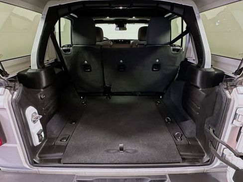 Used 2024 Jeep Wrangler Sahara image 25