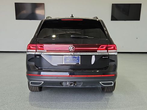 Certified 2024 Volkswagen Atlas SE w/ Panoramic Sunroof Package AWD/4WD image 7