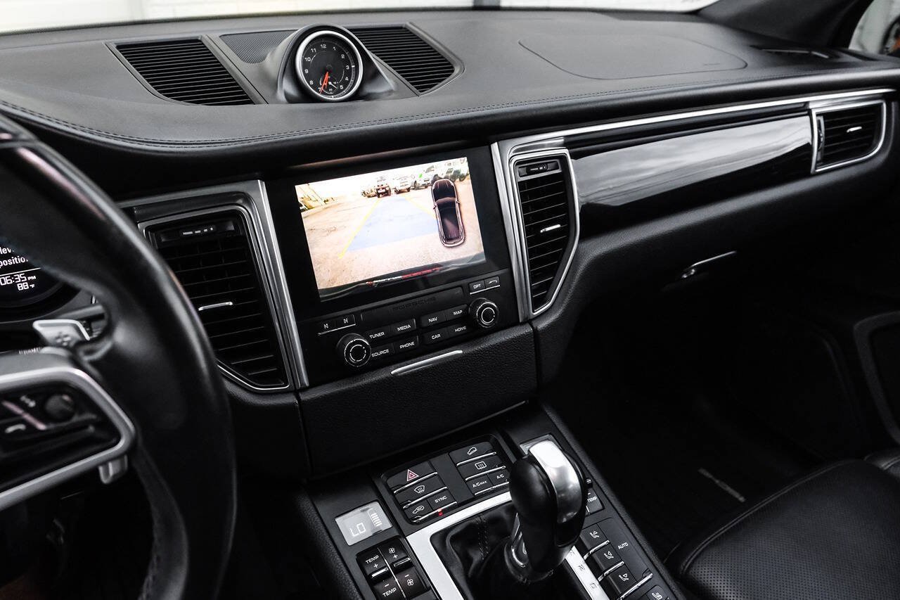 Used 2018 Porsche Macan w/ Premium Package Plus AWD/4WD image 28