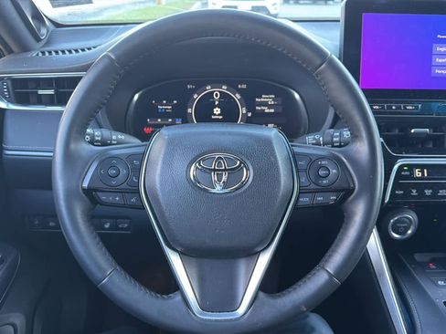 Used 2023 Toyota Venza Limited image 12