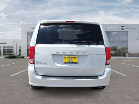 Used 2015 Dodge Grand Caravan SE w/ Quick Order Package 29E SE FWD image 4