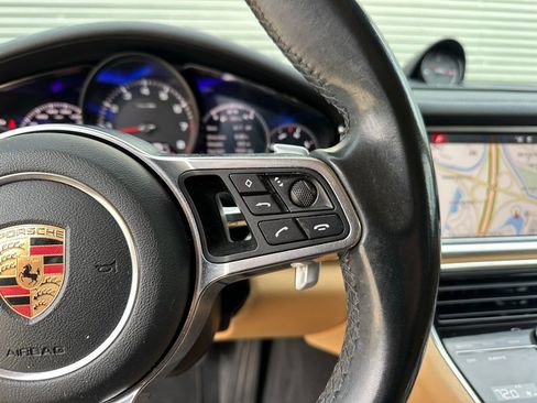 Used 2018 Porsche Panamera image 16