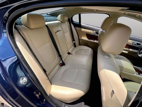 Used 2013 Jaguar XF RWD image 19