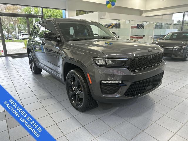 Used 2023 Jeep Grand Cherokee Limited w/ Luxury Tech Group II AWD/4WD image 20