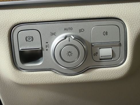 Used 2023 Mercedes-Benz GLS 450 4MATIC image 26