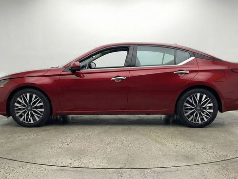 Used 2025 Nissan Altima 2.5 SV image 5