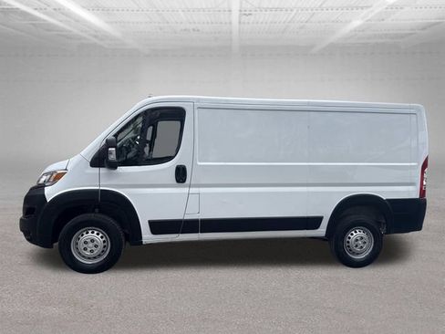 Used 2025 RAM ProMaster 2500 w/ Convenience Group FWD image 4
