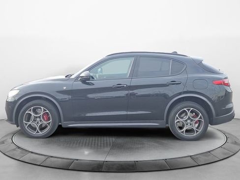 Used 2022 Alfa Romeo Stelvio Ti image 2