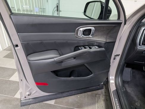 Used 2025 Kia Sorento SX AWD/4WD image 15